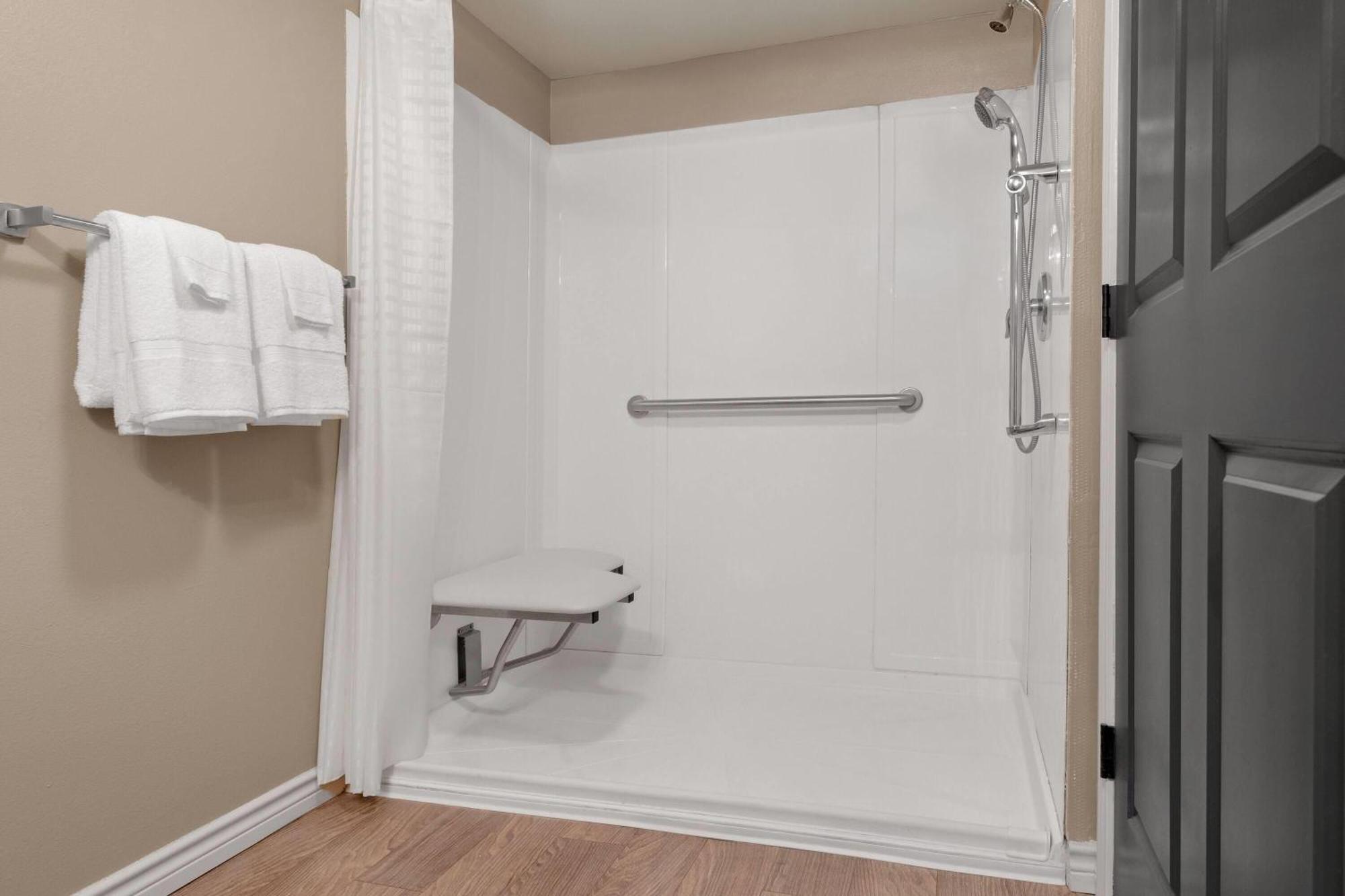 Eagle'S Den Suites Andrews A Travelodge By Wyndham Luaran gambar