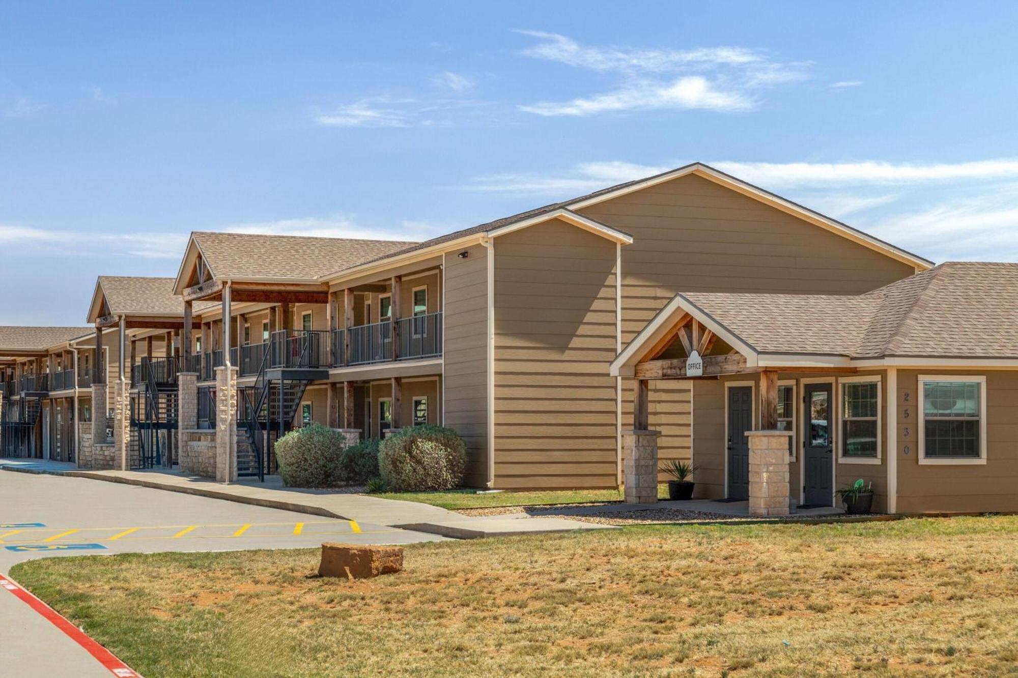 Eagle'S Den Suites Andrews A Travelodge By Wyndham Luaran gambar