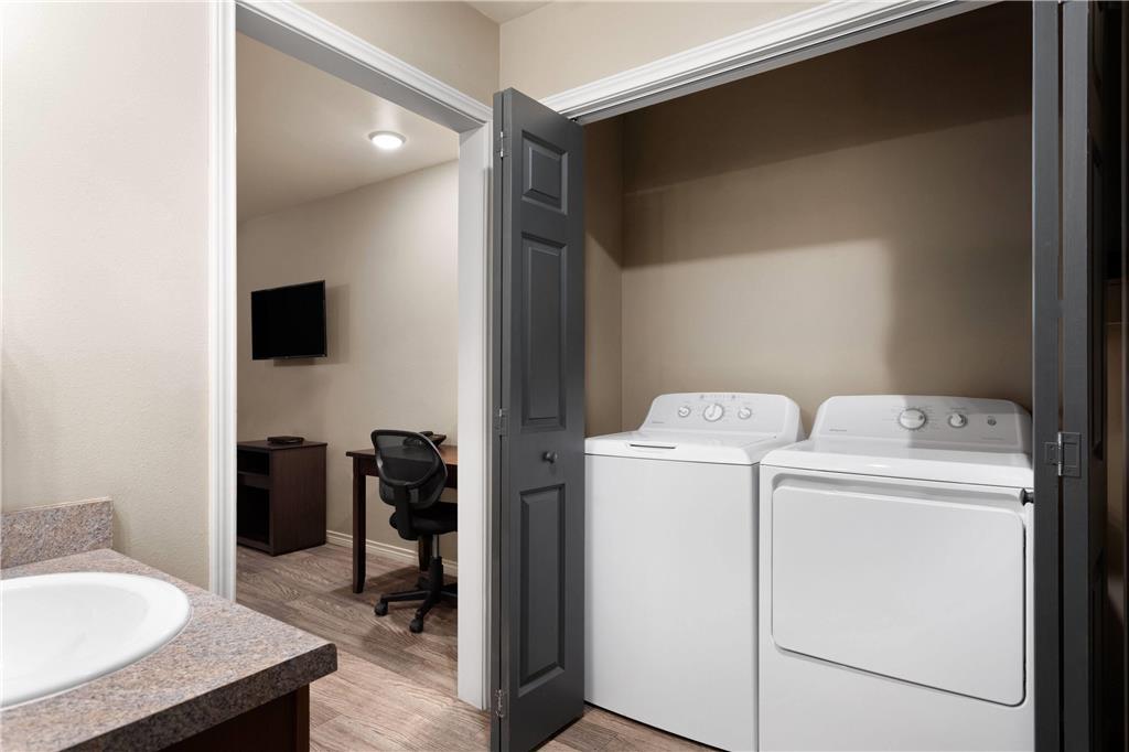 Eagle'S Den Suites Andrews A Travelodge By Wyndham Bilik gambar